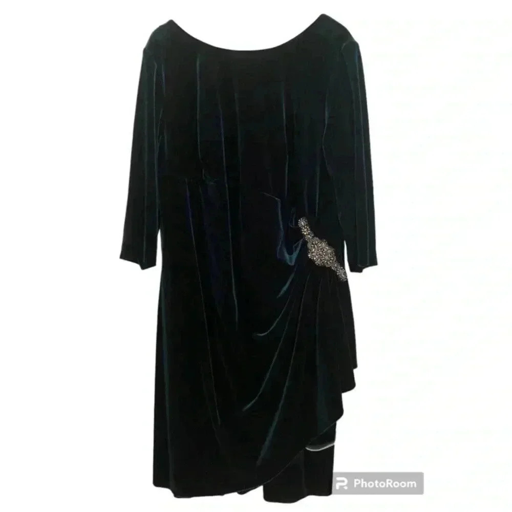 Alex Evenings Velvet Emerald Green Rhinestone Ruching cocktail dress